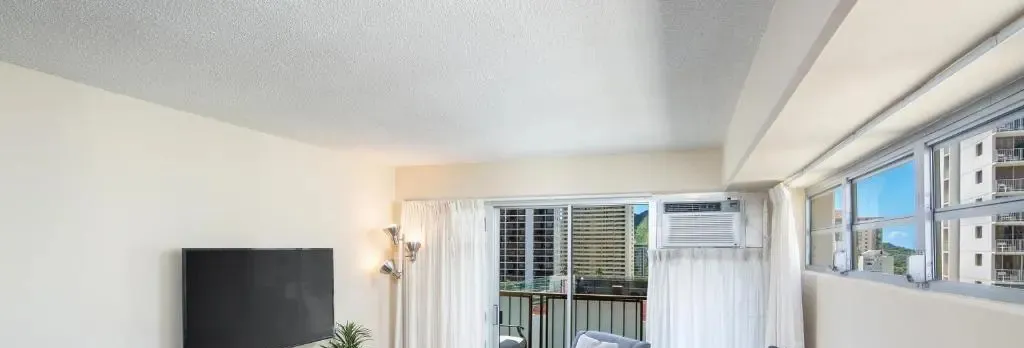 Ocean View from Lanais-2 Blocks to Waikiki Beach - Free Parking