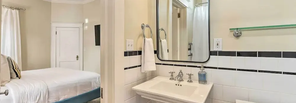 Bright Apartment 3 Mi to Downtown Birmingham!