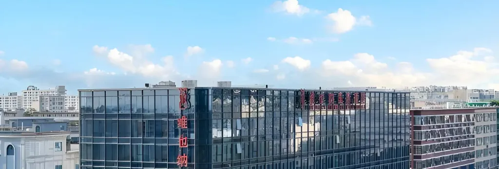 Vienna International Hotel (South Gate of Shenzhen International Convention and Exhibition Center)