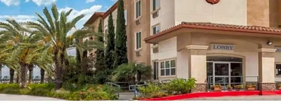 Harbor Inn & Suites