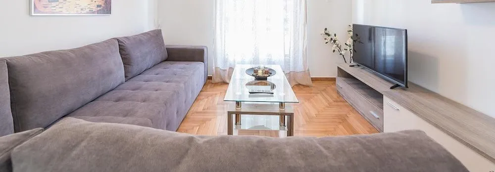 Bright 2 Bdrm Apt in the Heart of Athens