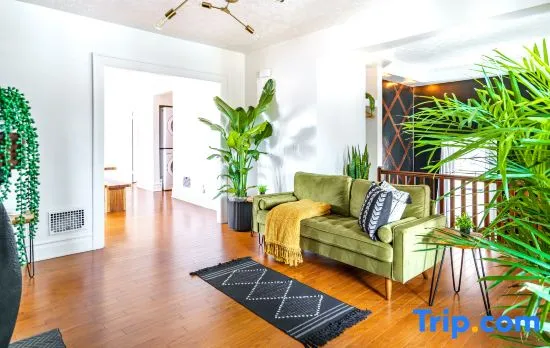 Top Rated - PRIME Location -Parking Free - CLEAN