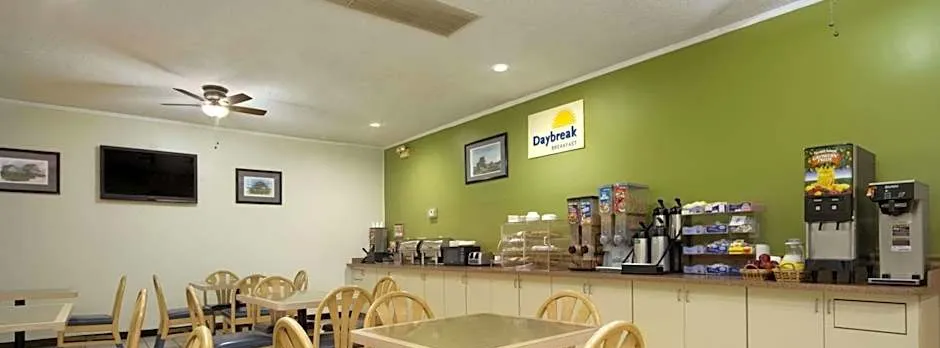 Days Inn by Wyndham Hardeeville/ I-95 State Line