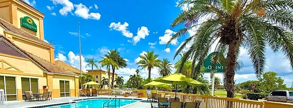 La Quinta Inn & Suites by Wyndham Orlando Universal Area