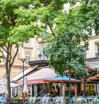 Holidaysinparis - Bourg Tibourg