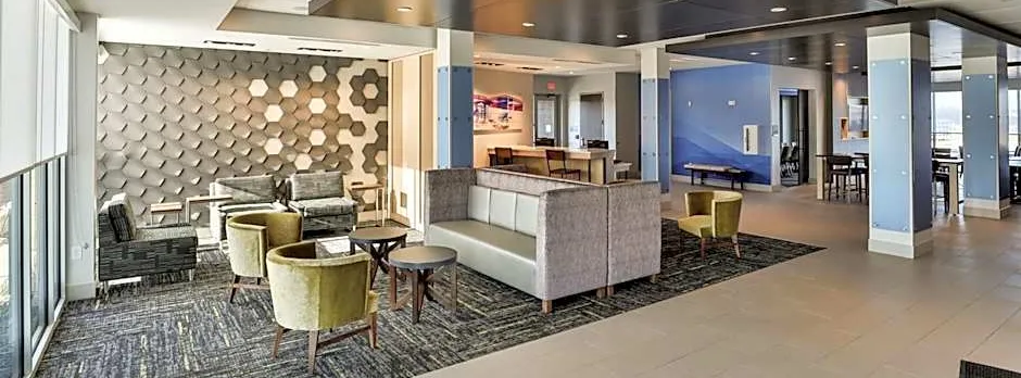 Holiday Inn Express And Suites Nashville MetroCenter Downtown By IHG