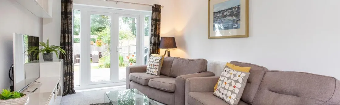 Woodlea House with Free Parking