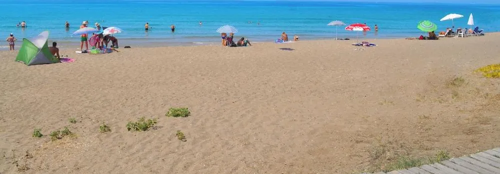 Beachfront 2-Bed Luxury Apartment - Agios Gordios Corfu Greece