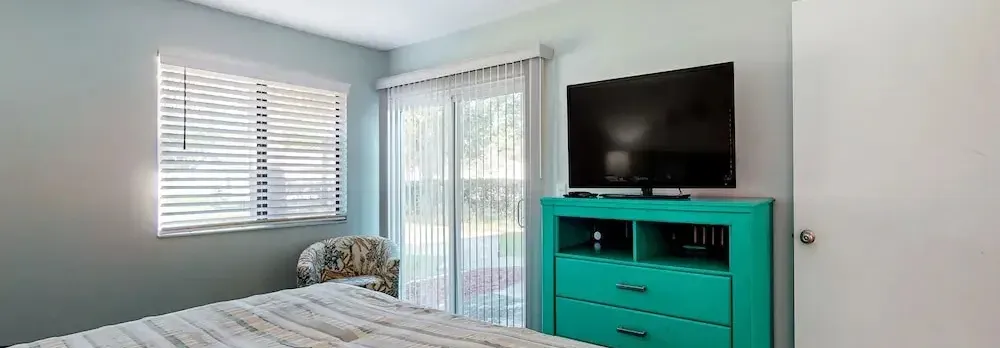Water-view Dog-friendly Home With Outdoor Space & Entertainment Options