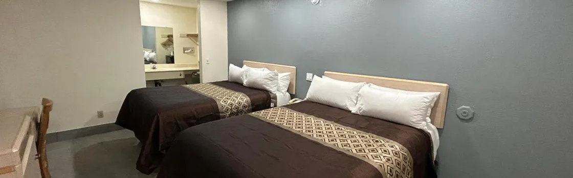 California Inn Hotel & Suites