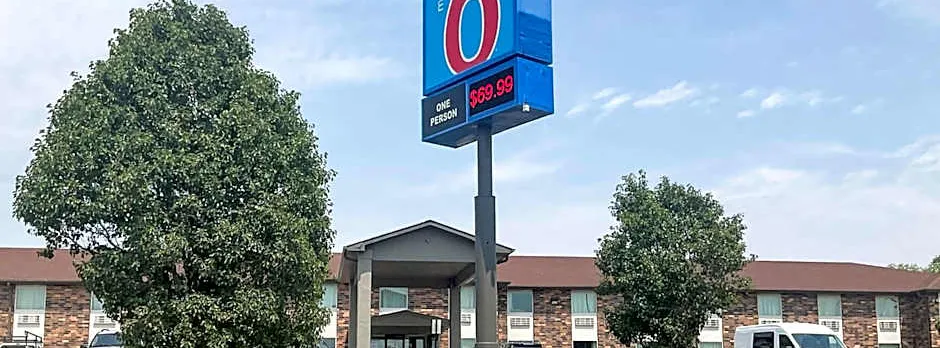 Motel 6 Omaha, NE - Central