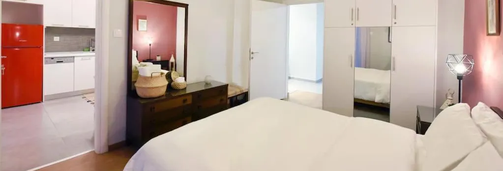 The Muse, Colorful Cozy Flat on Mitropoleos Downtown