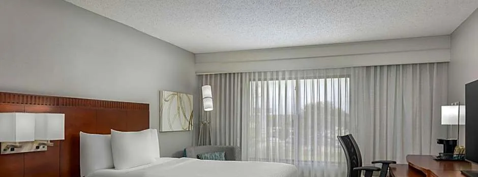 Courtyard by Marriott Houston Rice University