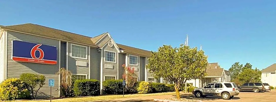 Motel 6 McAlester OK - South
