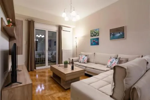 Acropolis View 2BD Apt next to Museum & Metro