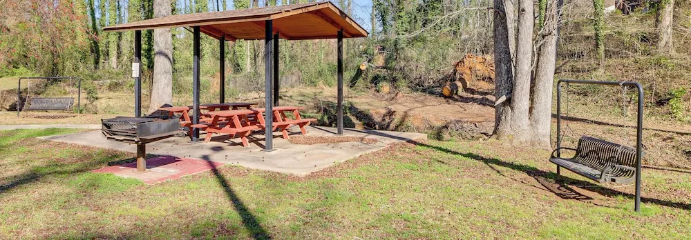 < 3 Mi to Downtown Greenville! Convenient 2BR Home
