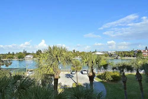 Lands End 1-402 Bay Front - Premier