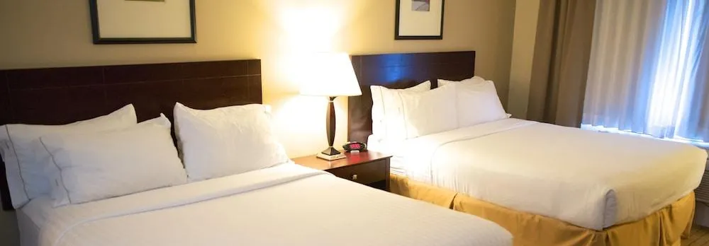 Holiday Inn Express Devils Lake
