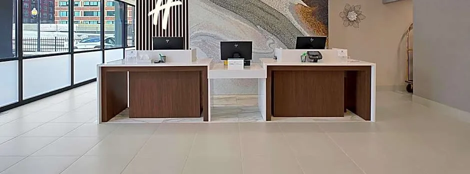 Holiday Inn & Suites Chicago-Downtown by IHG