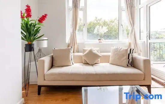Bright 3-Bedroom Flat Parking 4Ktv & Balcony