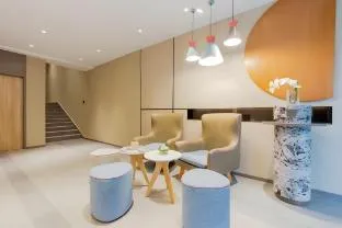 Home Inn Neo Shanghai Xinzhuang Metro Station South Square