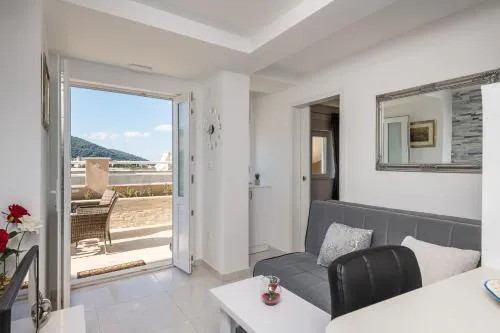 S & V Deluxe Apartments