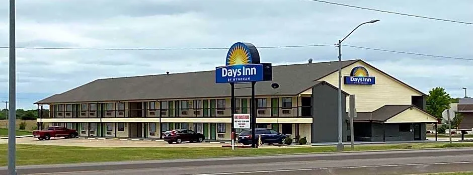 Days Inn by Wyndham Pratt