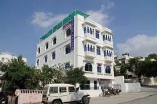 Hotel Mahima Heritage Near Fateh Sagar Lake