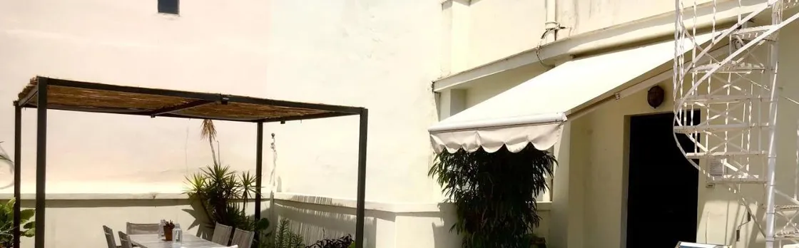 Mid Century 3 Bdr City Centre Townhouse