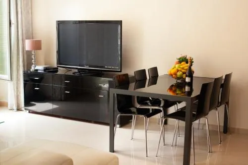 Apartment on Rue De France 4