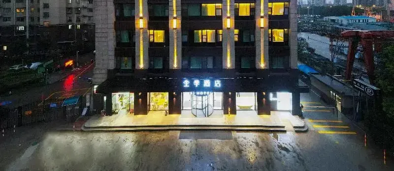Ji Hotel (SNIEC, Shanghai West Gaoke Road)