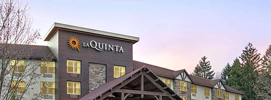 La Quinta Inn & Suites by Wyndham Lake George
