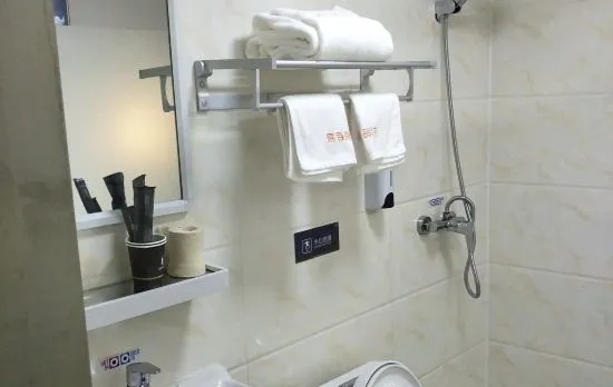100 Inn Liangpin Hotel (Shanghai Beixinjing Subway Station)