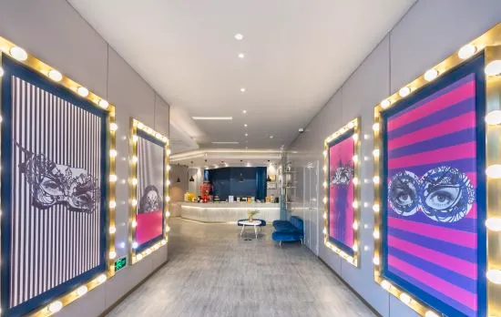 Viewking E-sports Hotel (Changshou Road Wuning Road Metro Station)
