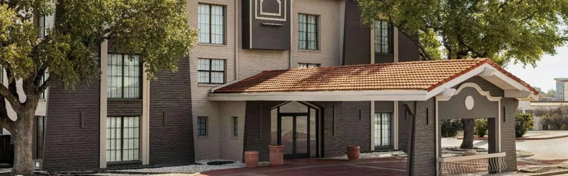 La Quinta Inn by Wyndham San Antonio I-35 N at Toepperwein