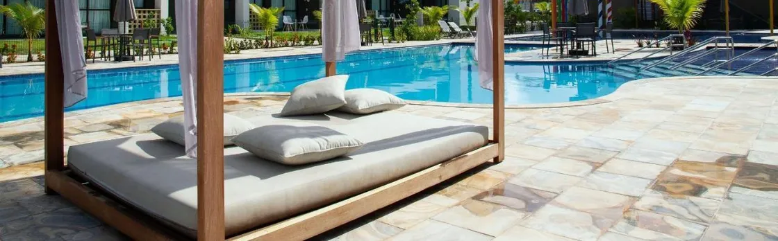 Charmoso Estudio Em Muro Alto Com Vista Para Piscina