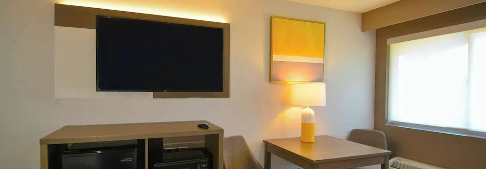 Comfort Inn & Suites Moreno Valley Near March Air Reserve Base