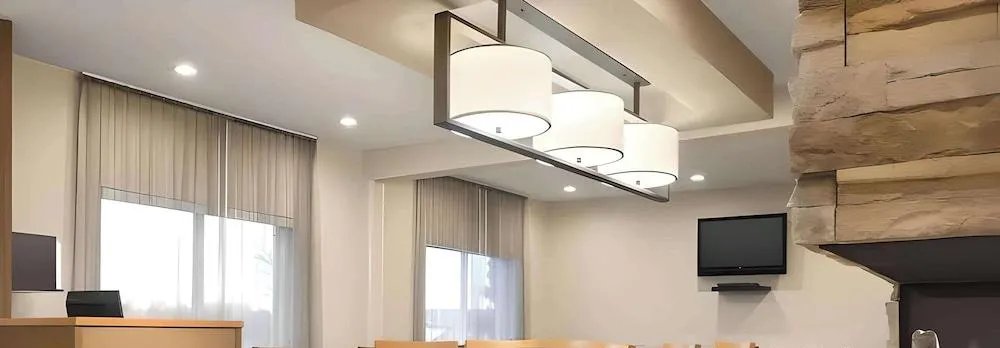 Dubuque Inn & Suites