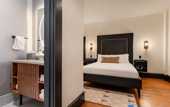 2Br Rare Find! Rooftop w/ Skyline Views | the Mayfair