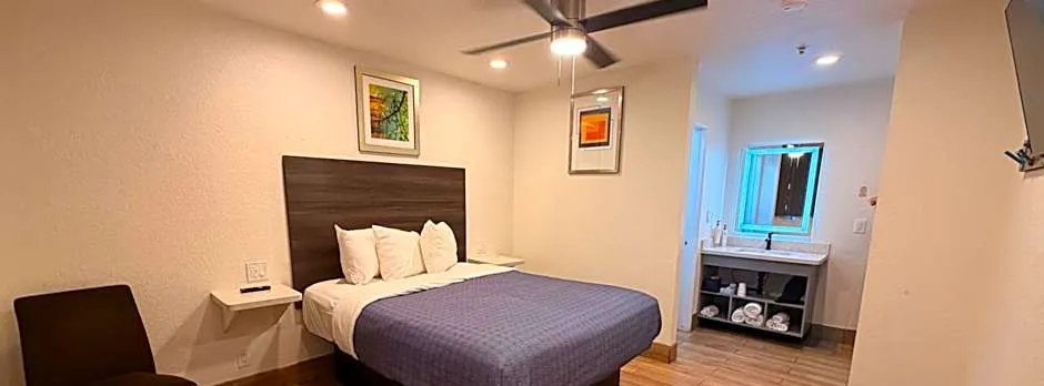 Holland Inn and Suites