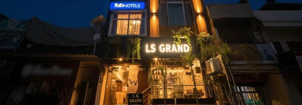 Fabhotel Ls Grand - Nr. Banaras Railway Station