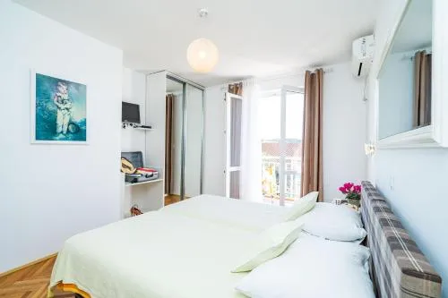 Jele Rooms
