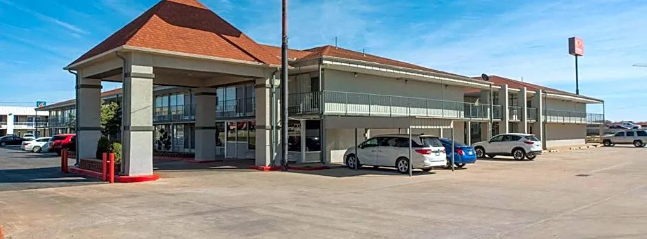 Econo Lodge Inn & Suites Near Bricktown