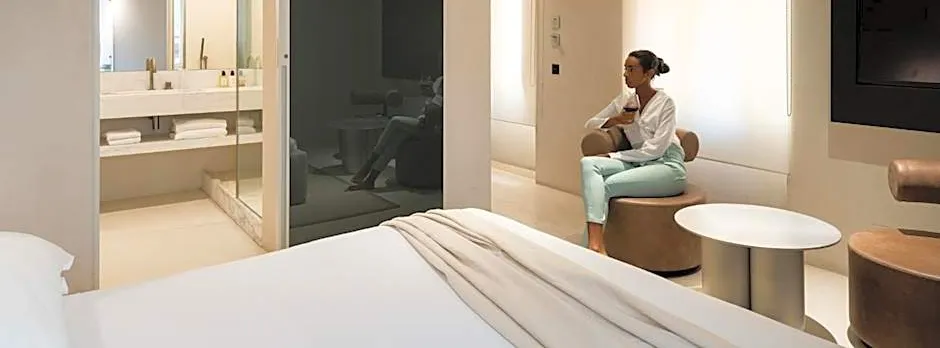 Hotel Scenario
