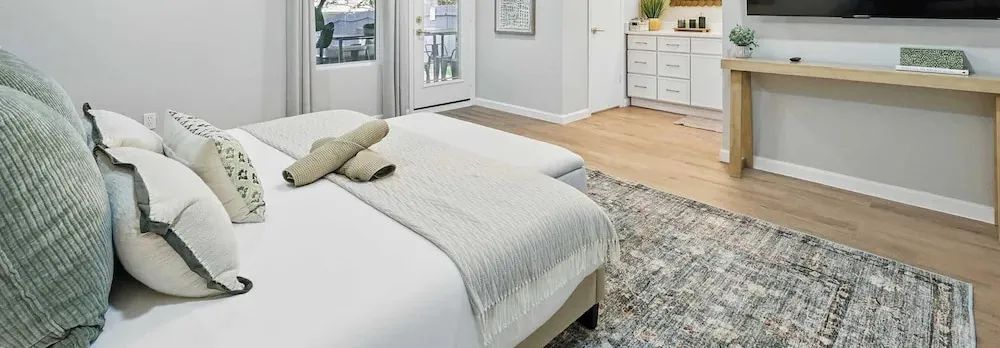 Spacious 5BR 3BA Retreat With Pool & Hot Tub