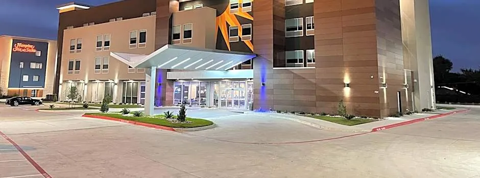 La Quinta Inn & Suites by Wyndham Dallas/Fairpark