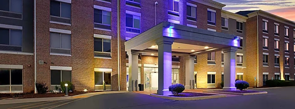 Holiday Inn Express and Suites Milwaukee NW Park Place By IHG