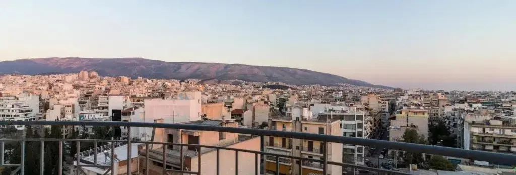 Renovated 3 bedroom apt with Acropolis View