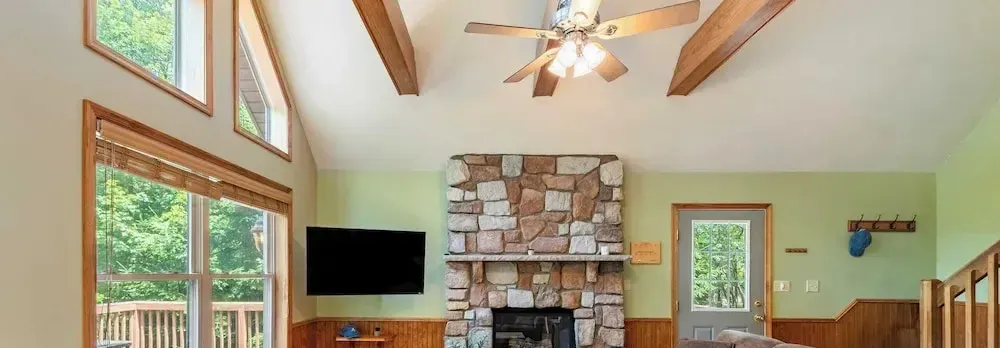 Coyote Cabin by Avantstay Hot Tub + Walk to Lake