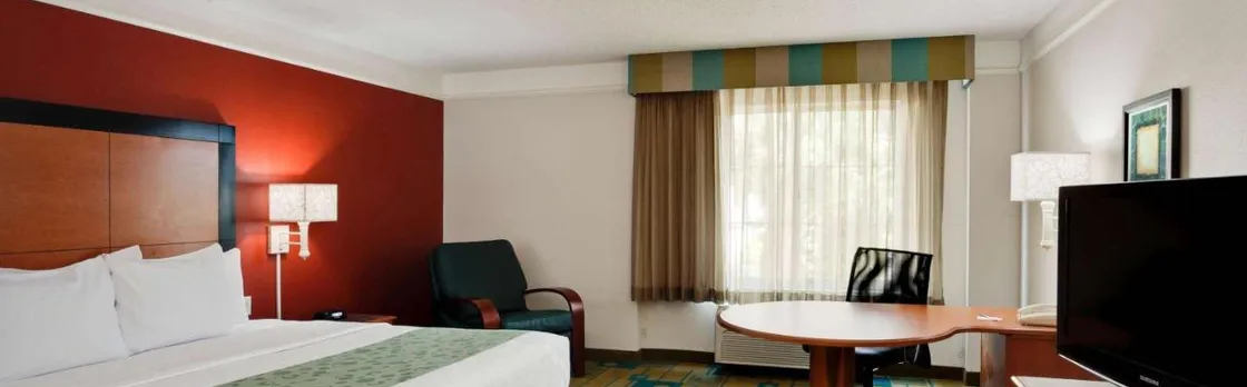 La Quinta Inn & Suites by Wyndham Usf (Near Busch Gardens)